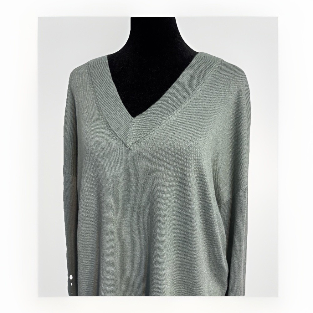 5/25 Treasure & Bond NWT Wool Blend V-Neck Sweater Woman’s Size S Green